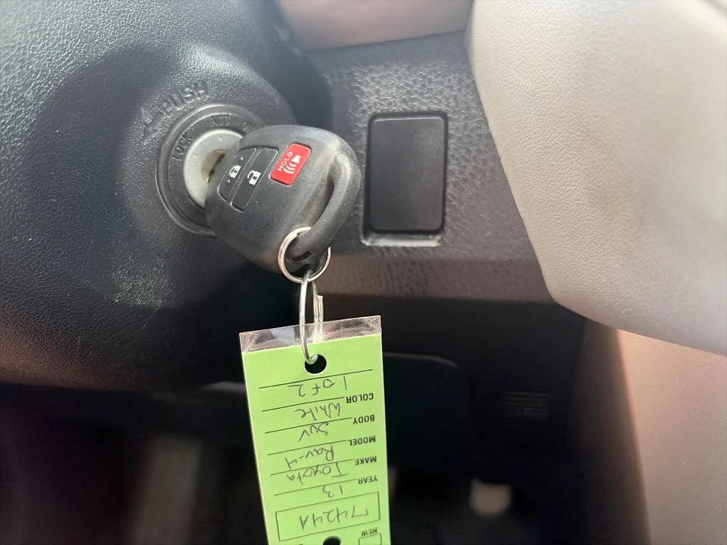Used 2013 White Toyota LE image 17
