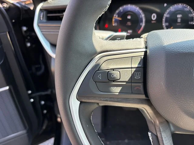New 2026 Diamond Black Crystal Pearl-Coat Exterior Paint Jeep Limited image 21
