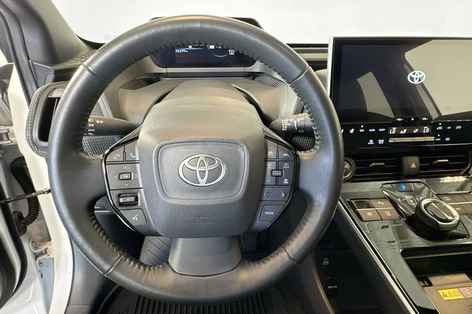 Used 2025 White Toyota Limited image 11