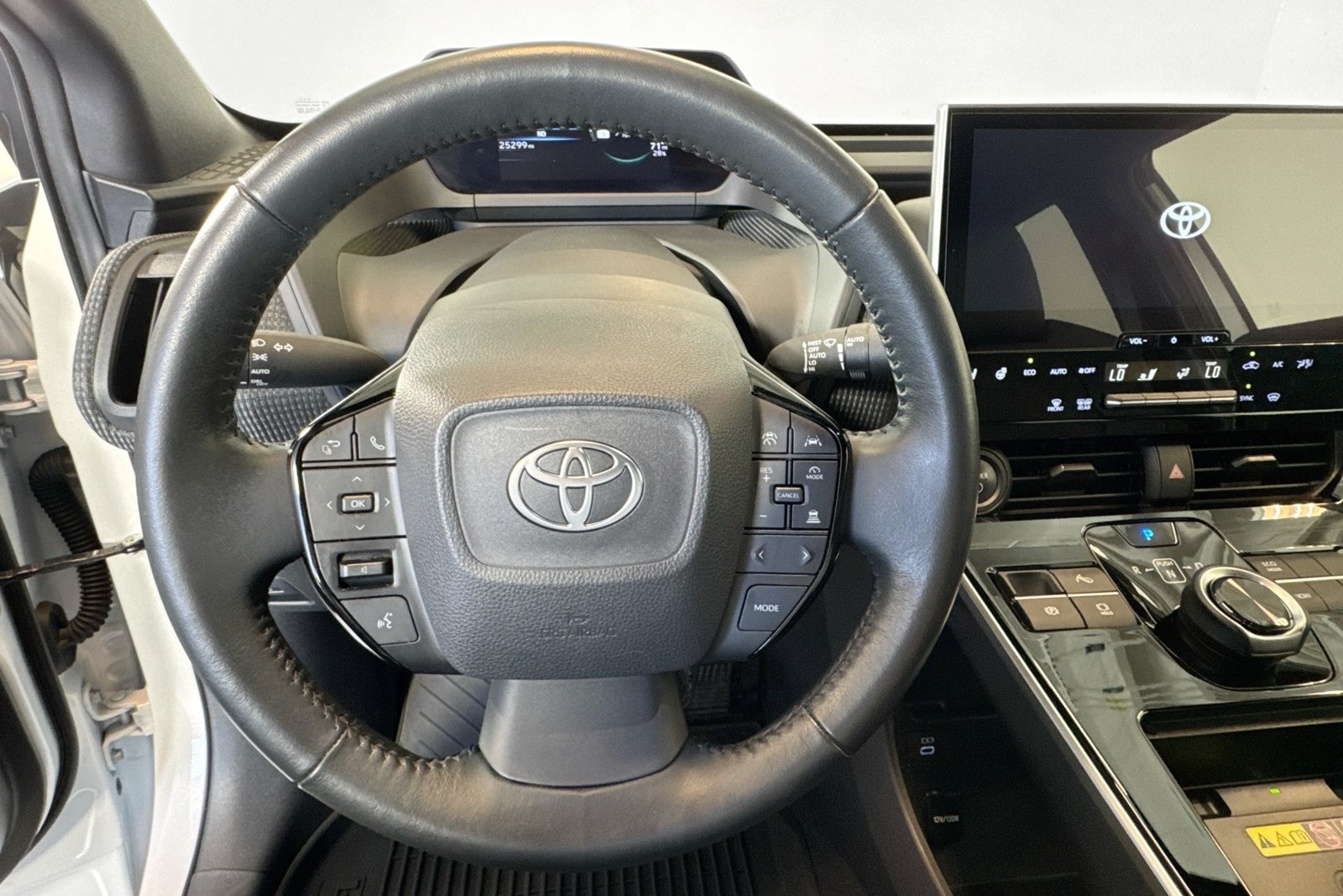 Used 2025 White Toyota Limited image 11
