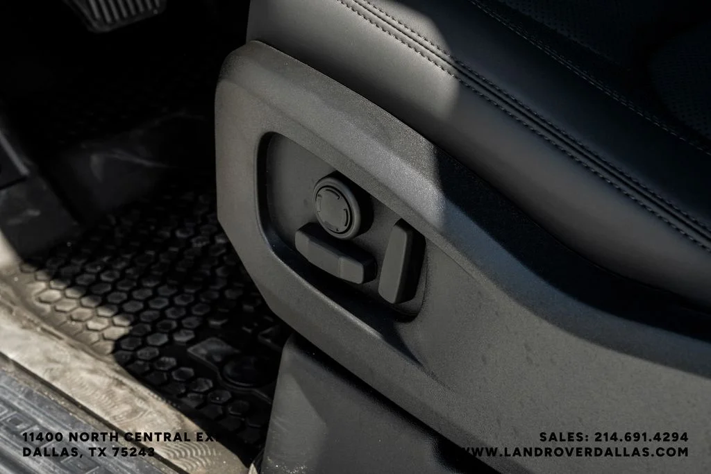 New 2026 Fuji White Land Rover X-Dynamic SE image 37