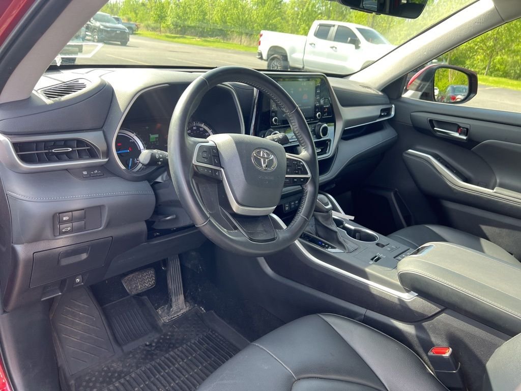 Used 2022 Red Toyota XLE image 5