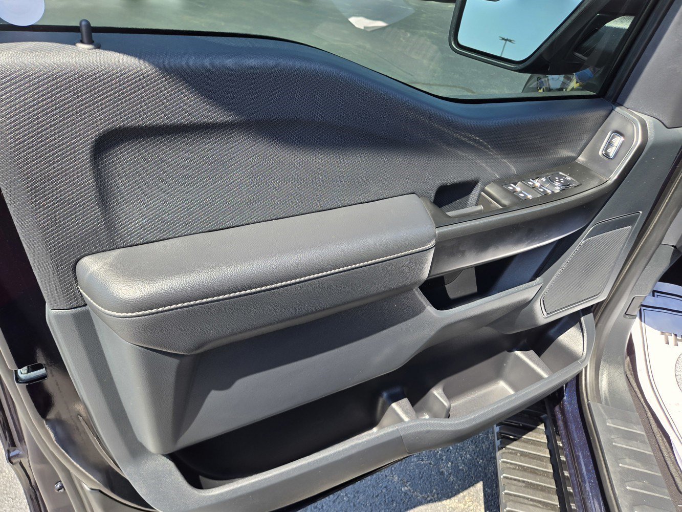 Used 2023 Blue Ford XLT image 32