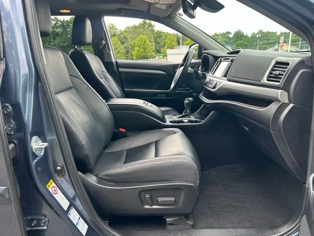 Used 2019 Blue Toyota XLE image 20