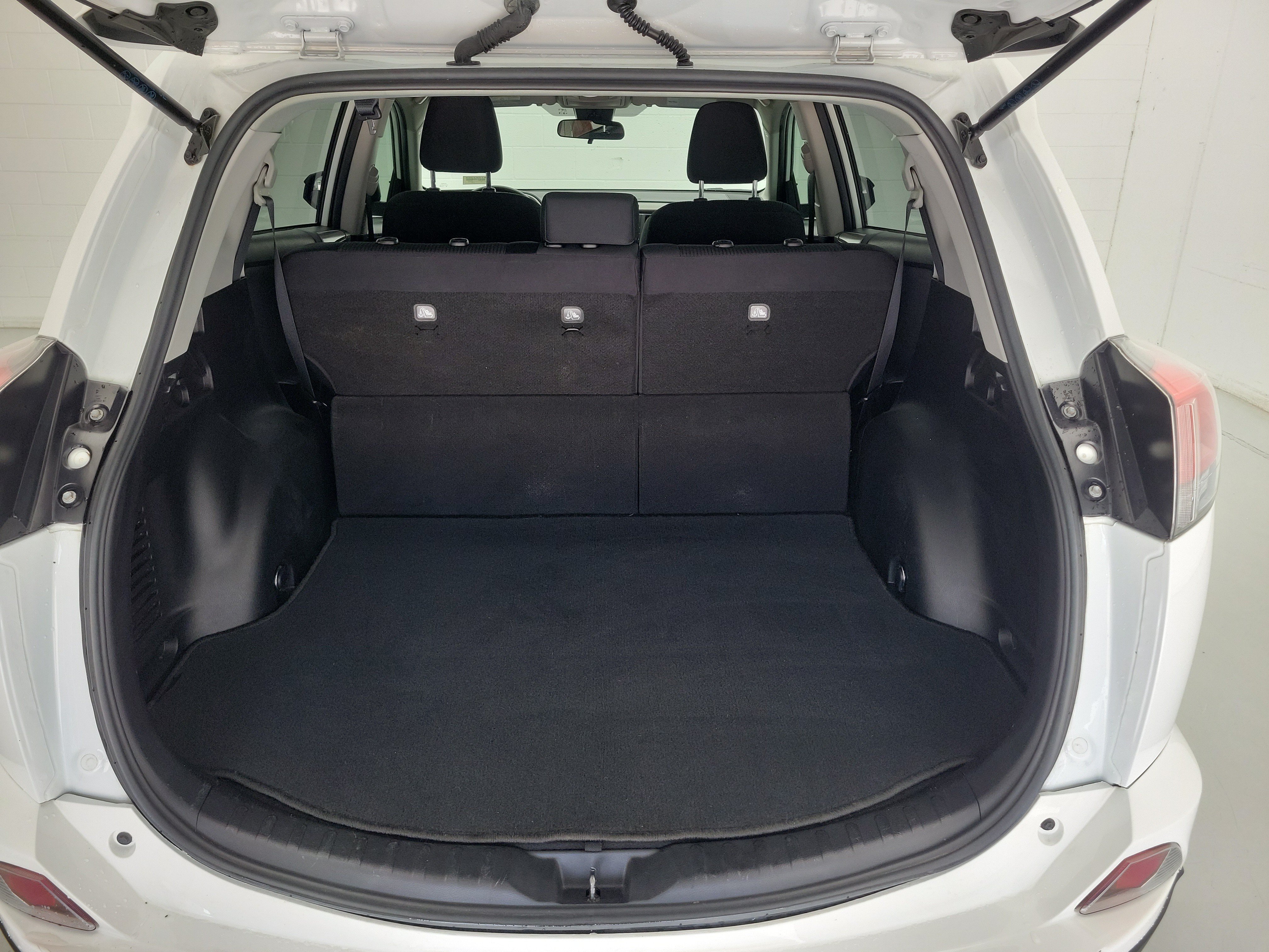 Used 2018 Super White Toyota LE image 11