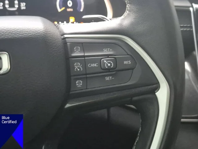 Used 2022 White Jeep Laredo image 18
