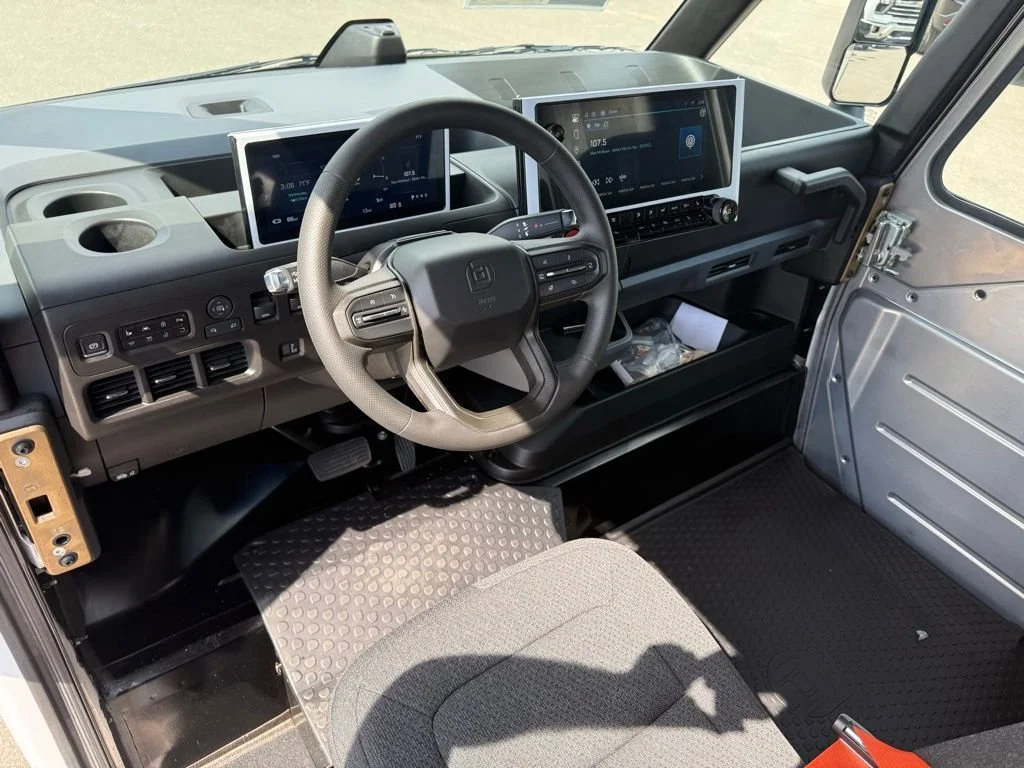 Used 2024 Oyster White BrightDrop EJY image 10