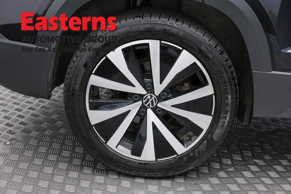 Used 2022 Black Volkswagen 1.5T SE image 27