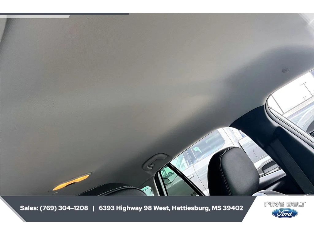 Used 2025 Summit White Chevrolet LT image 16