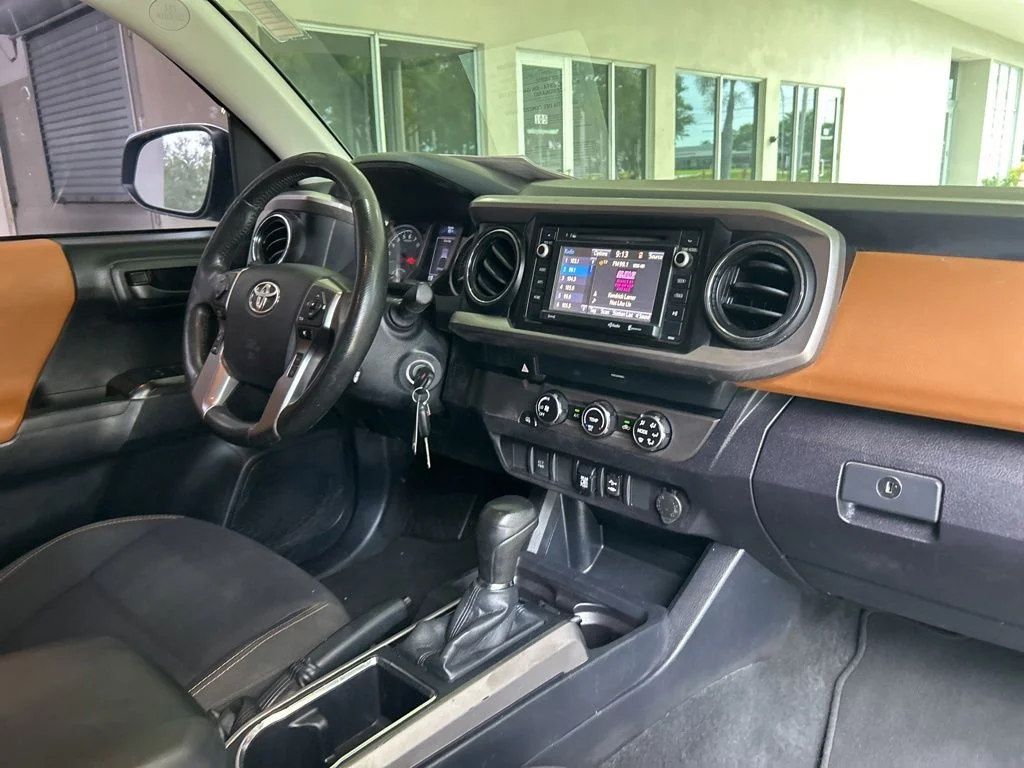 Used 2019 Silver Toyota SR5 image 19