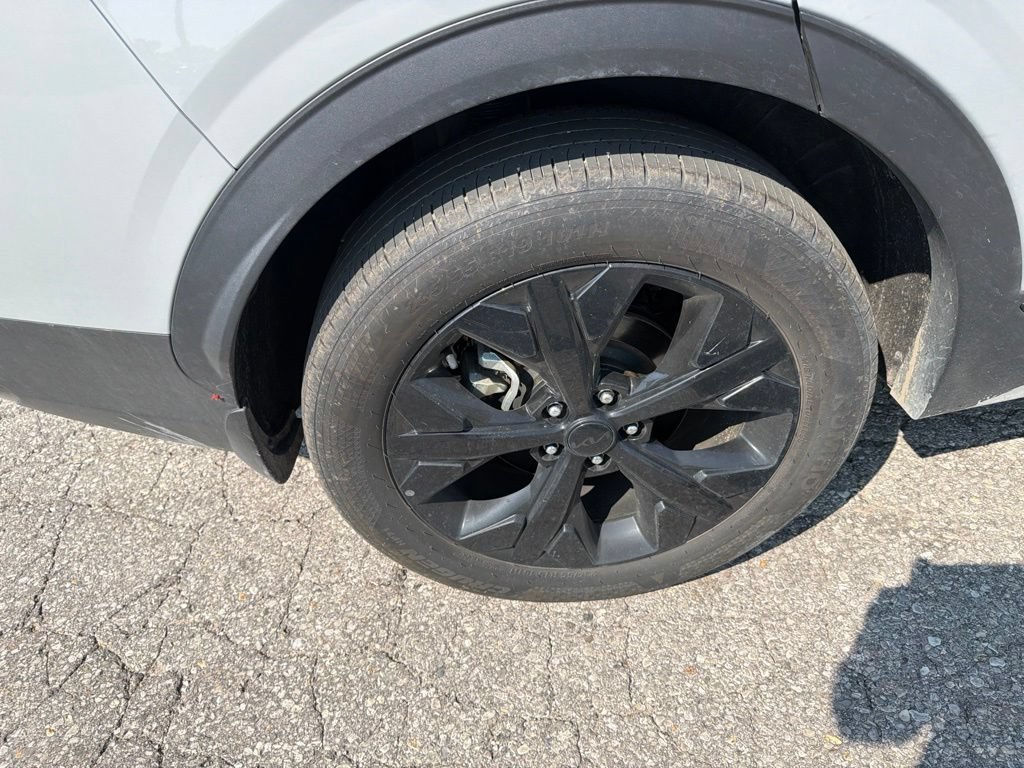 Used 2025 Wolf Gray Kia X-Line image 9
