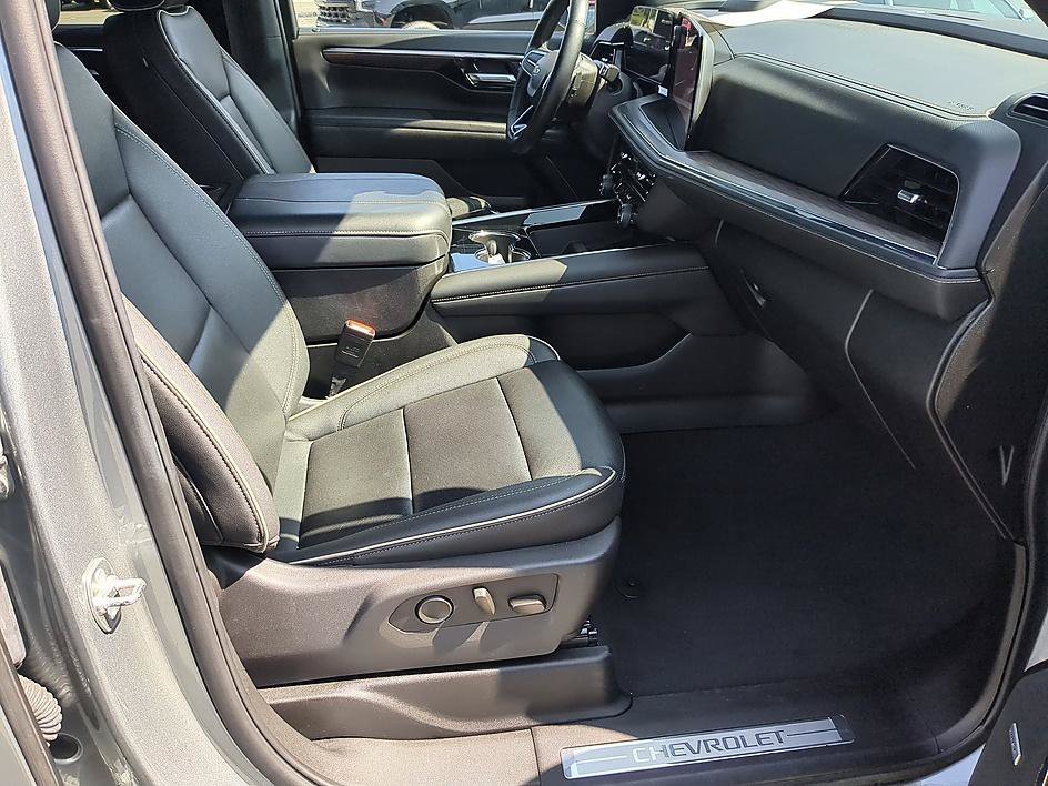 Certified Used 2025 Sterling Gray Metallic Chevrolet Premier image 36