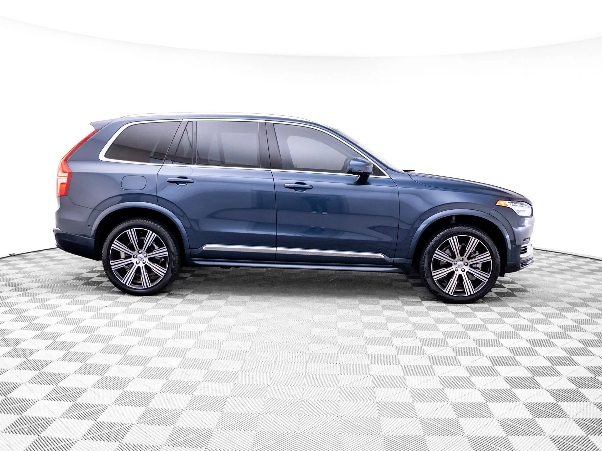 Used 2025 Blue Volvo T8 Ultra image 6