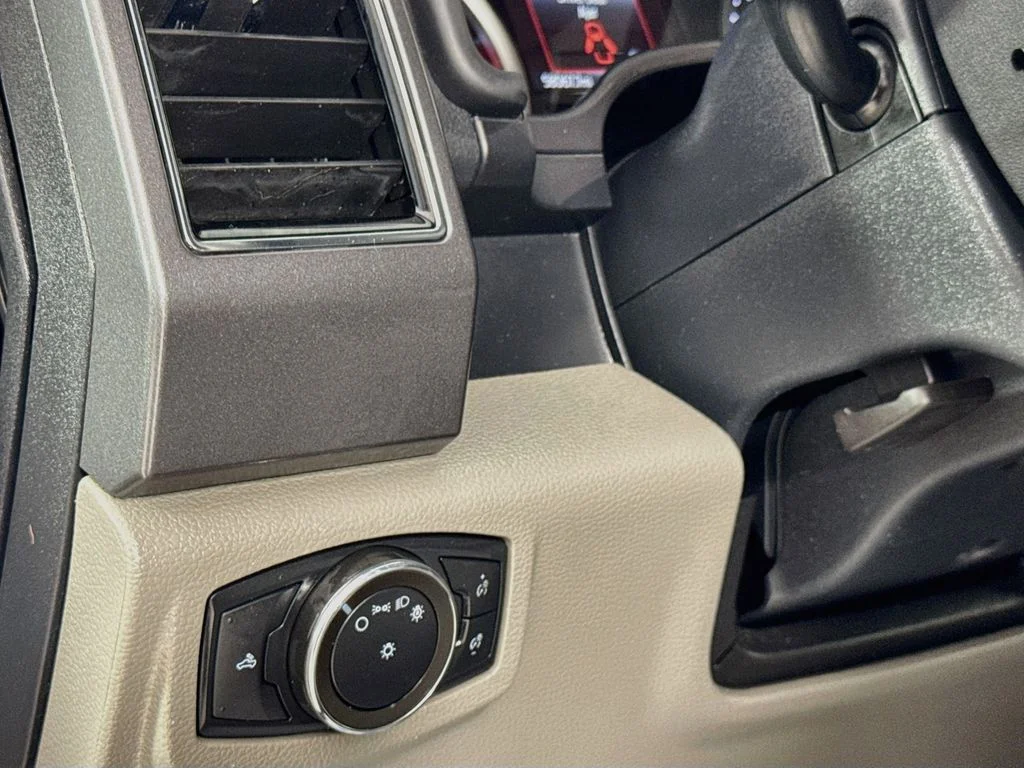 Used 2022 Oxford White Ford XLT image 12