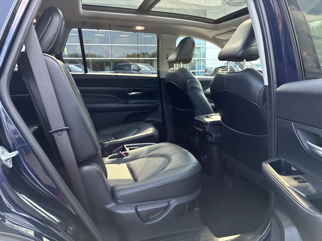 Used 2024  Toyota Limited image 10