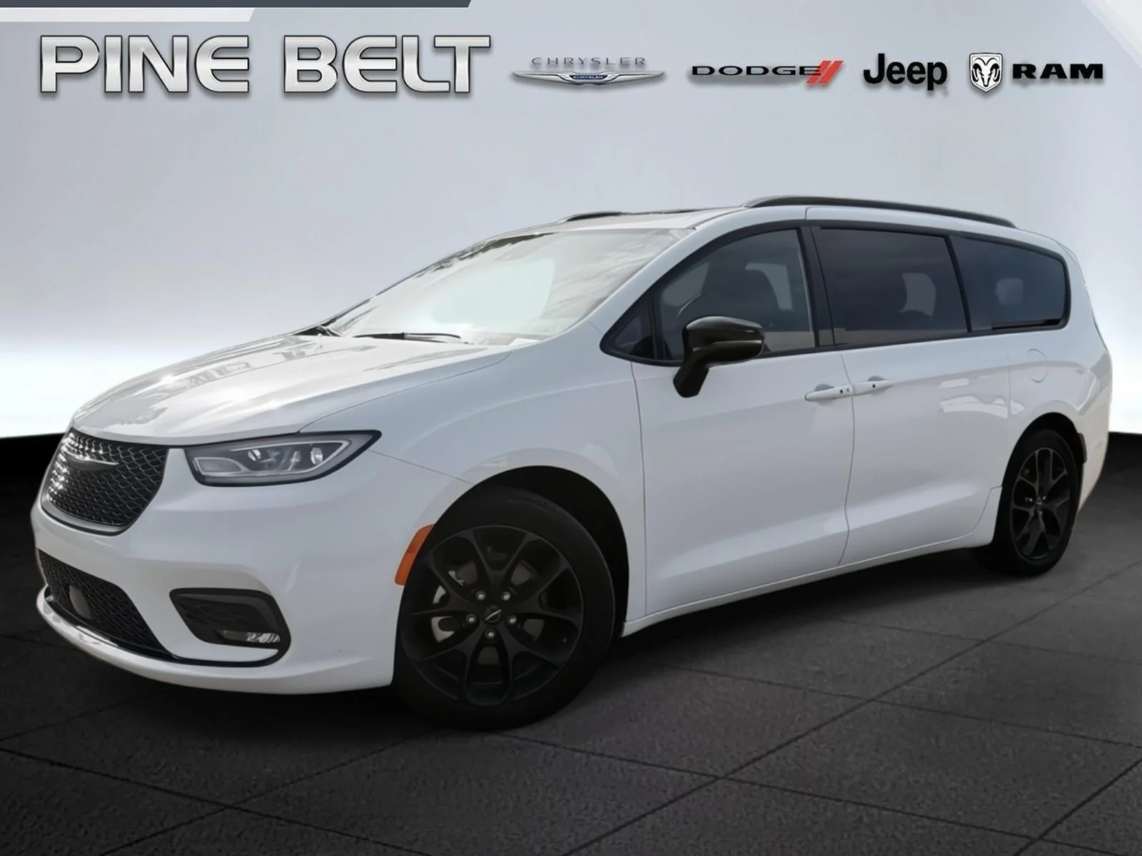 Used 2025 Bright White Clearcoat Chrysler Limited image 1