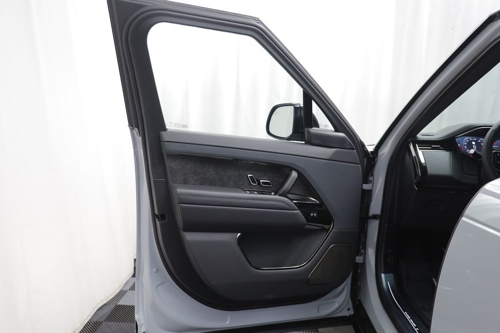 New 2026 Arroios Grey LAND ROVER SV image 5