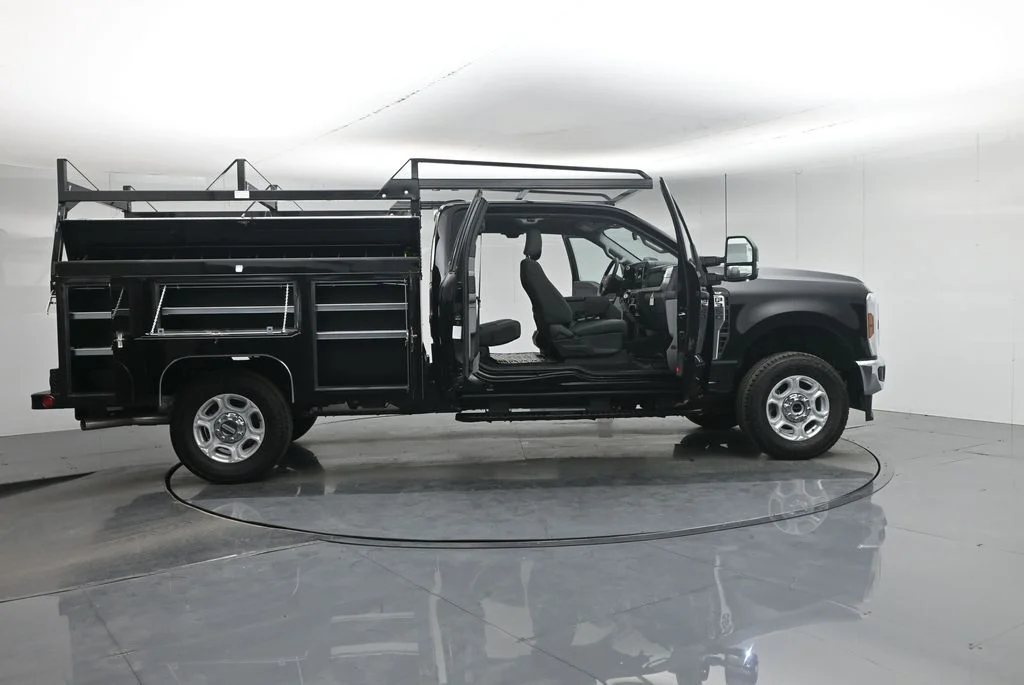 New 2026 Black Ford XLT image 3