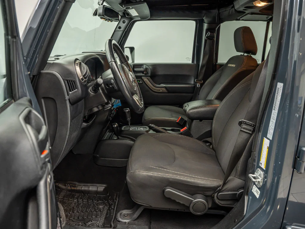 Used 2018 Rhino Clearcoat Jeep Unlimited Sport image 30