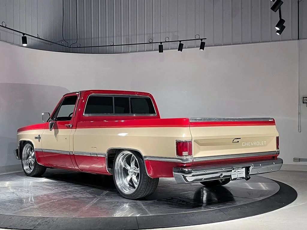 Used 1985  Chevrolet NA image 9