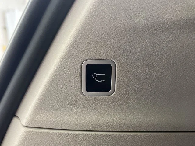 Used 2024 Silver Mist Clearcoat Chrysler Hybrid Select image 31