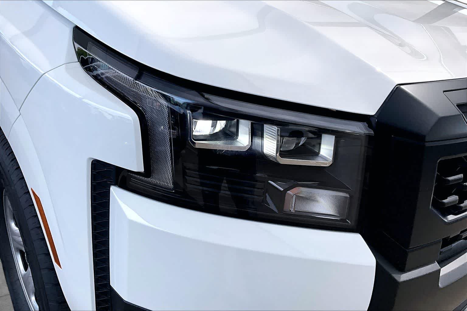 New 2026 Glacier White Nissan S image 18