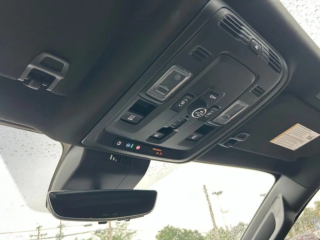 Used 2025 White GMC Denali image 23