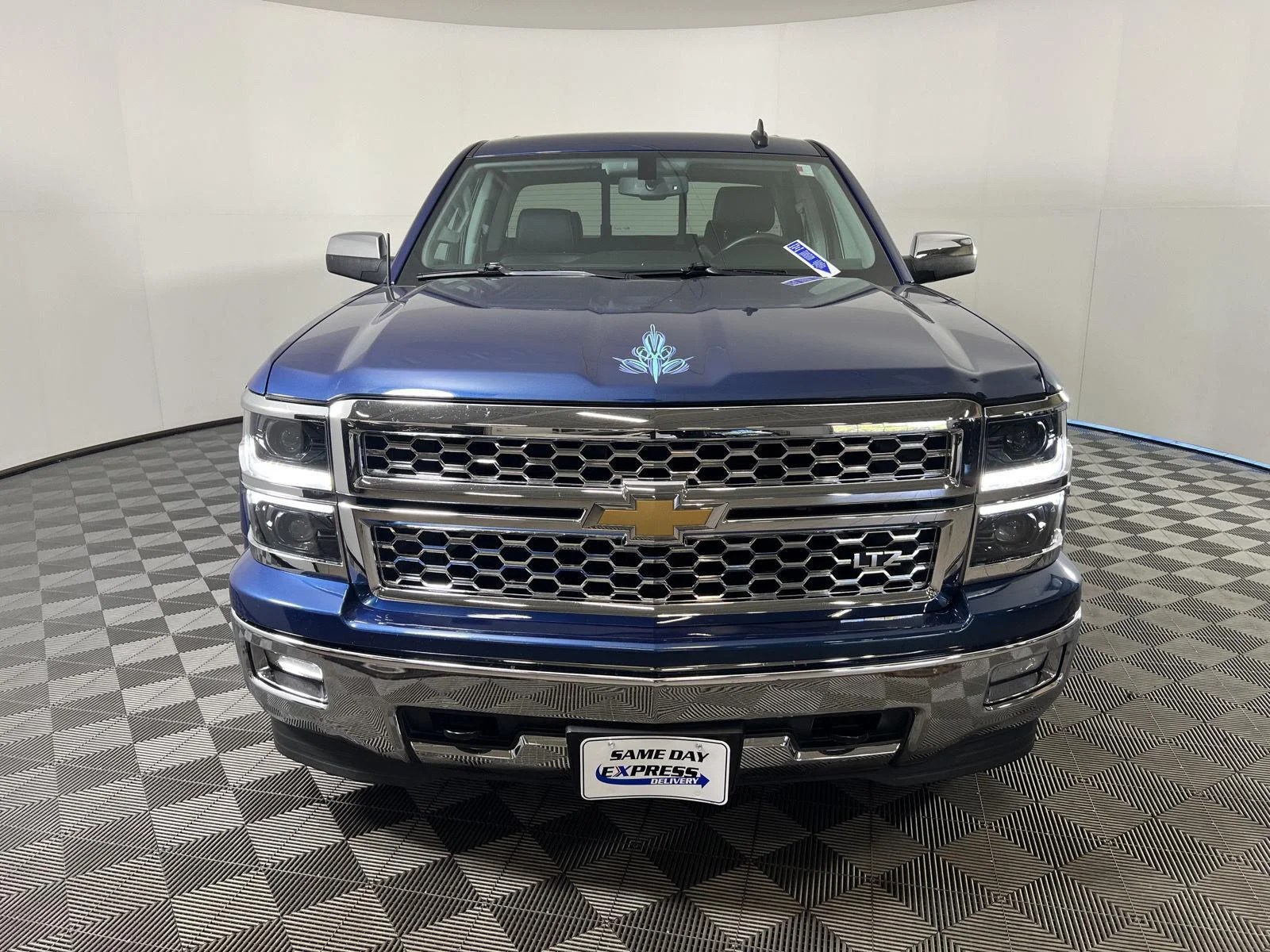 Used 2015 Deep Ocean Blue Metallic Chevrolet LTZ image 30