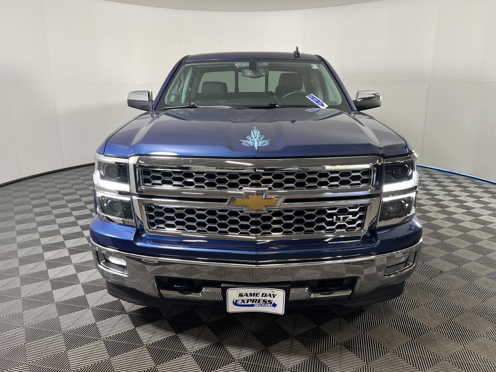 Used 2015 Deep Ocean Blue Metallic Chevrolet LTZ image 30
