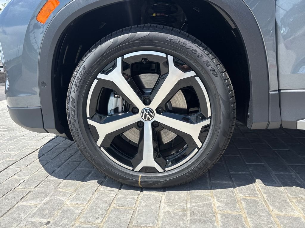 New 2026 Platinum Gray Metallic Volkswagen 2.0T SE image 28