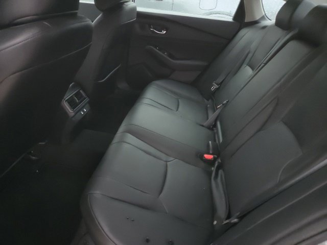 Used 2025 Solar Silver Metallic Honda Touring image 3