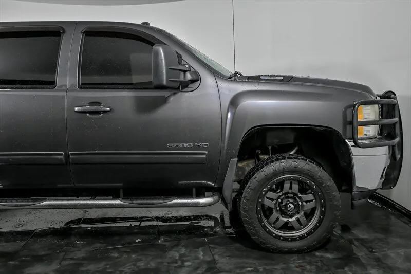 2011 Chevrolet Silverado 3500HD LTZ - Photo 11