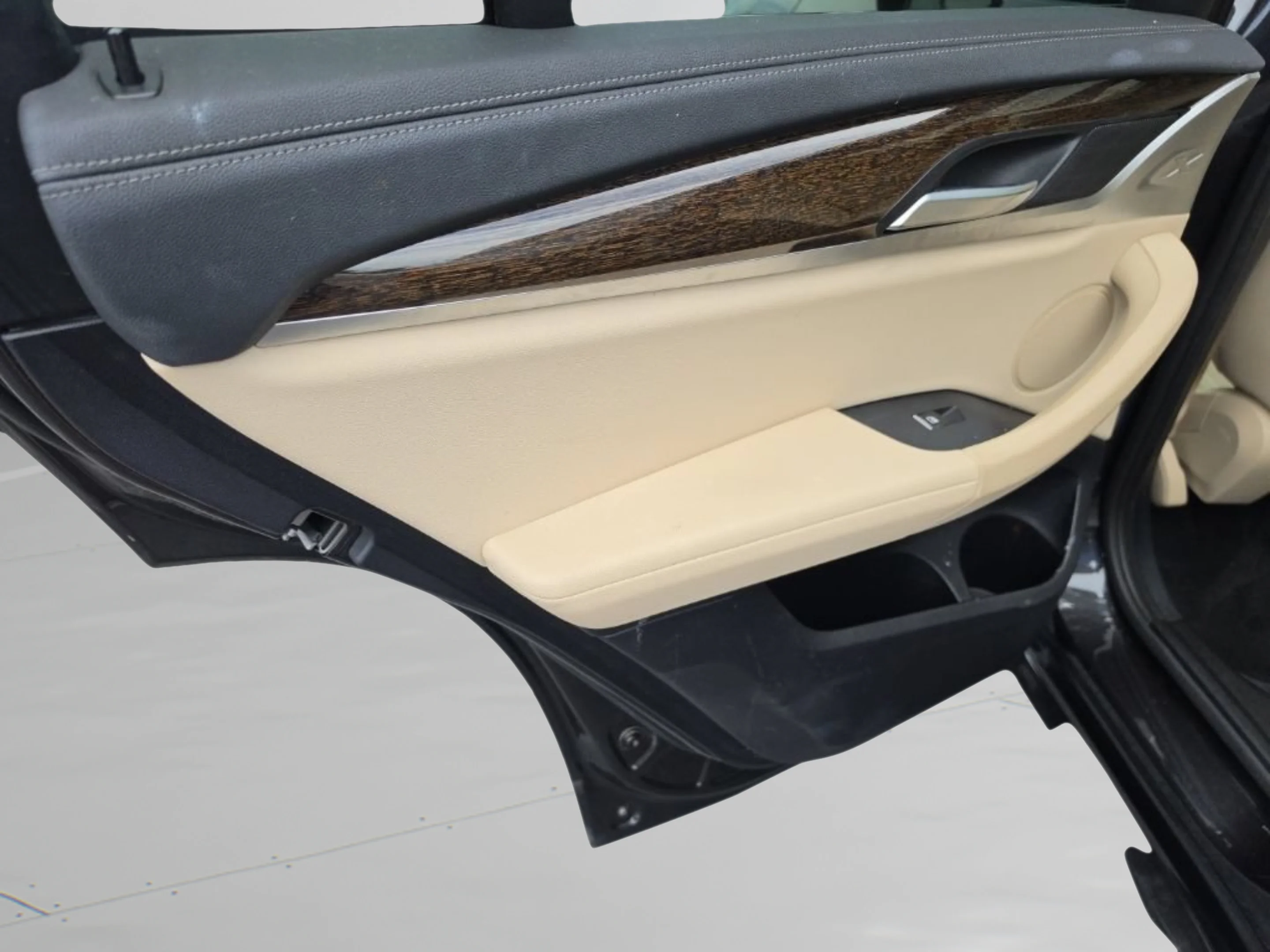 Used 2015 Gray Ford SE image 48