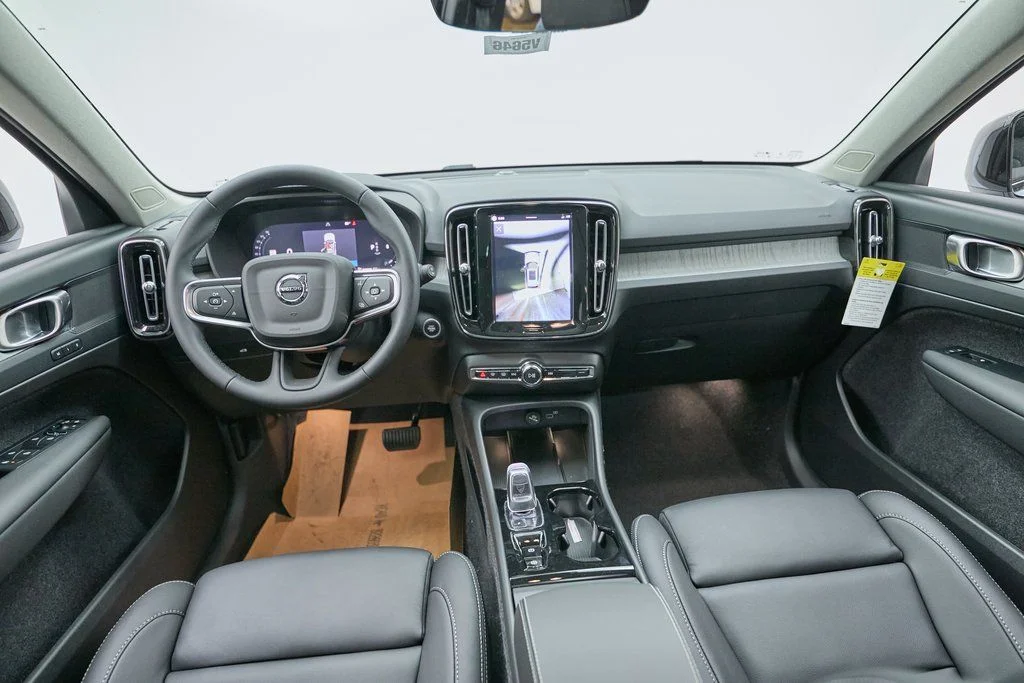 2026 Volvo XC40 Plus - Photo 20