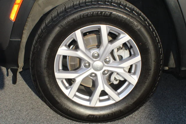 Used 2022 Baltic Gray Metallic Clearcoat Jeep Limited image 5