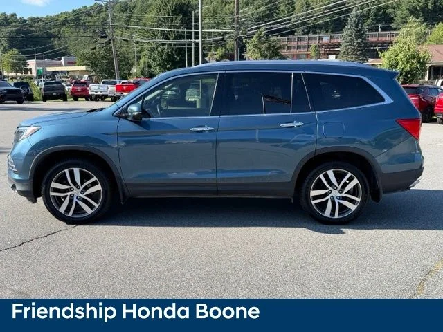 Used 2017 Blue Honda Touring image 8
