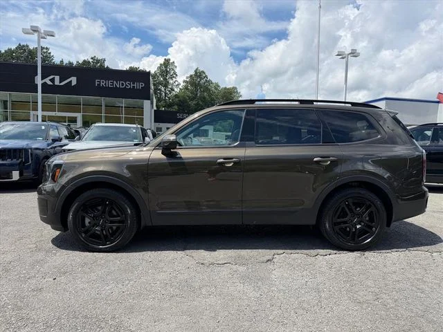 Used 2024 Green Kia EX X-Line image 4
