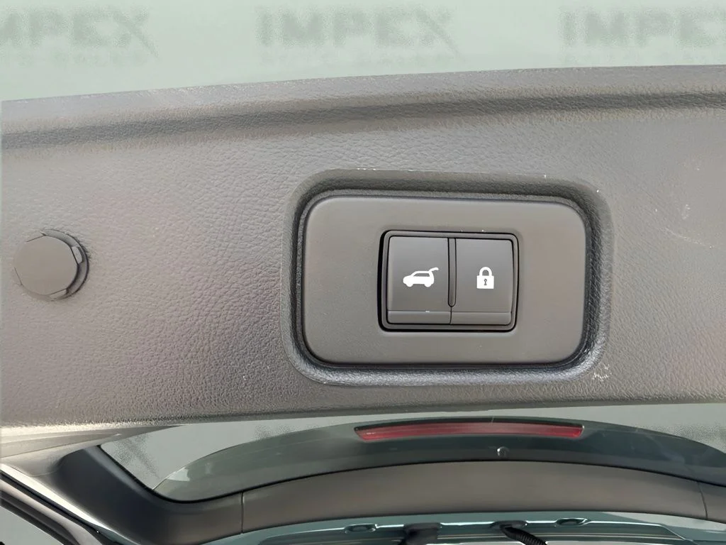 Used 2026 Green Nissan SL image 25