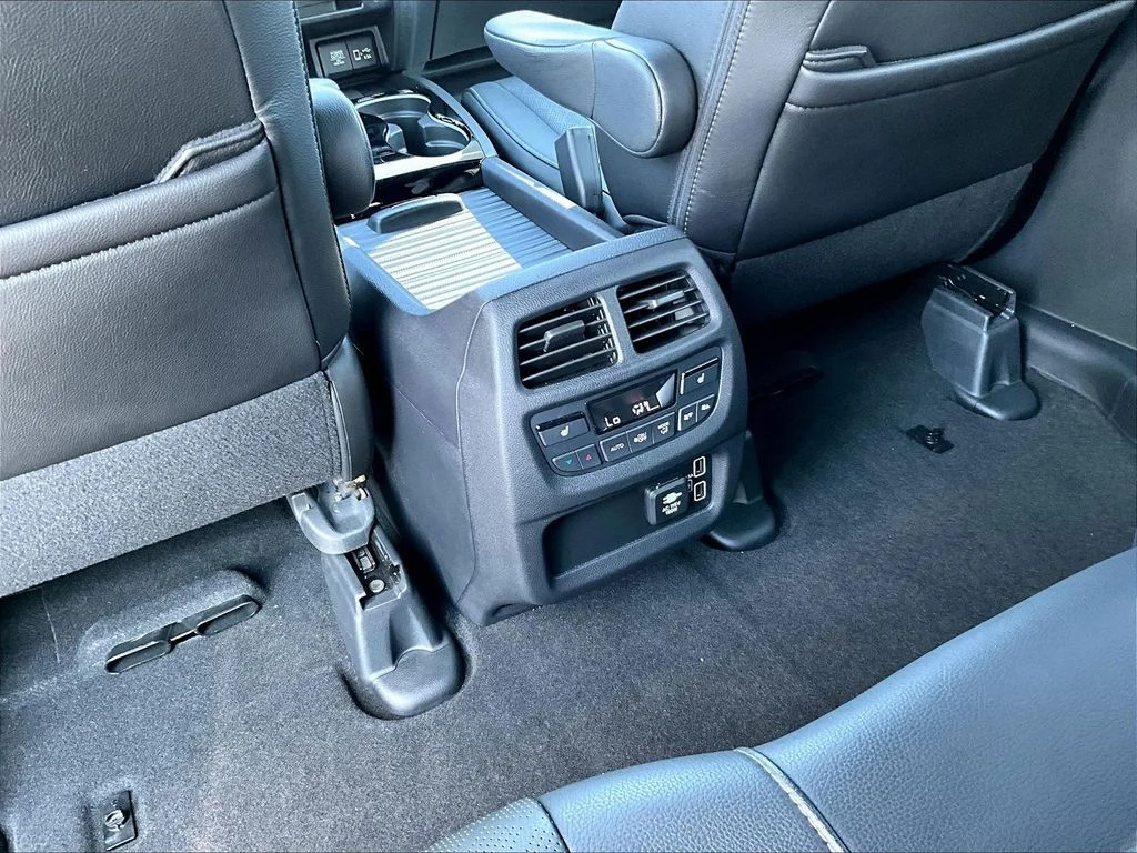 Certified Used 2019 Lunar Silver Metallic Honda Elite image 12