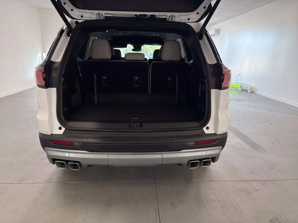New 2026 Summit White GMC Elevation image 7