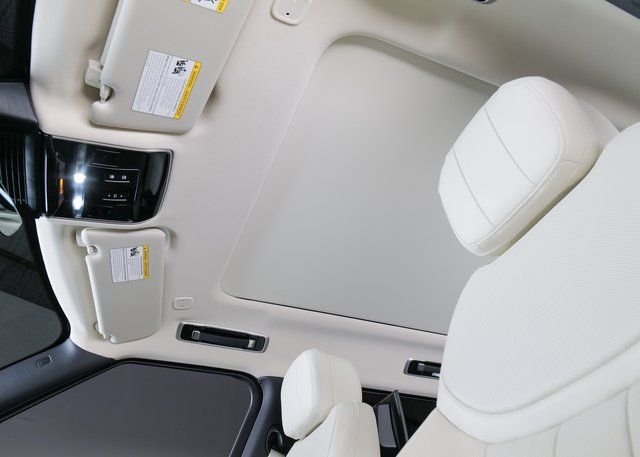 New 2026 Fuji White Land Rover SE image 23