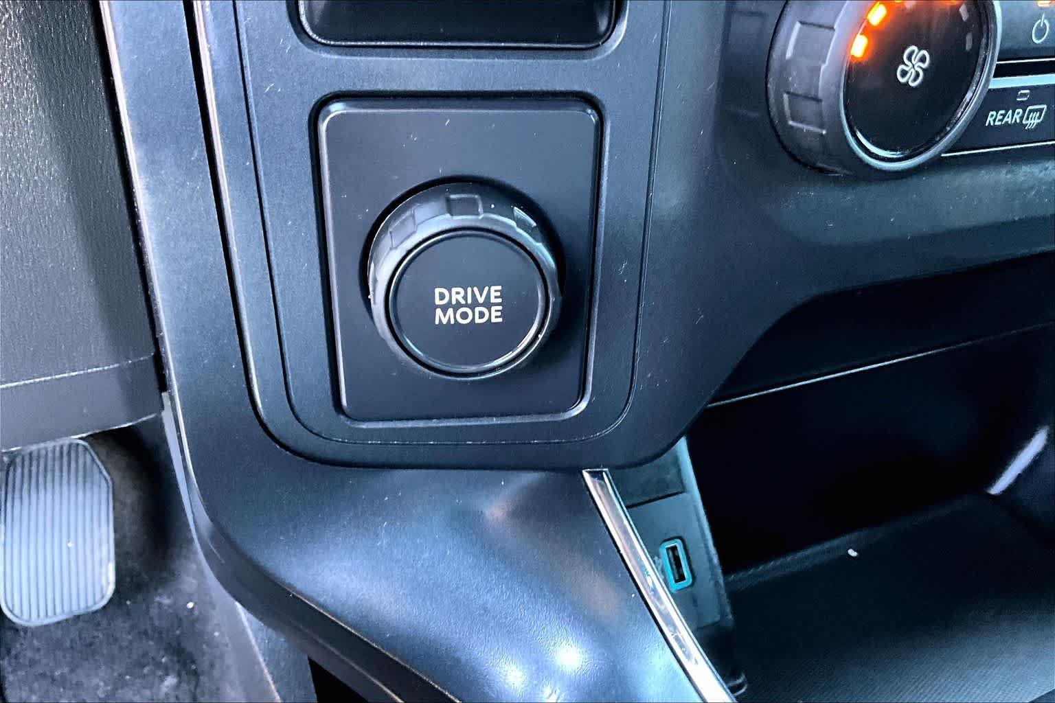Used 2022 Oxford White Ford XL image 33