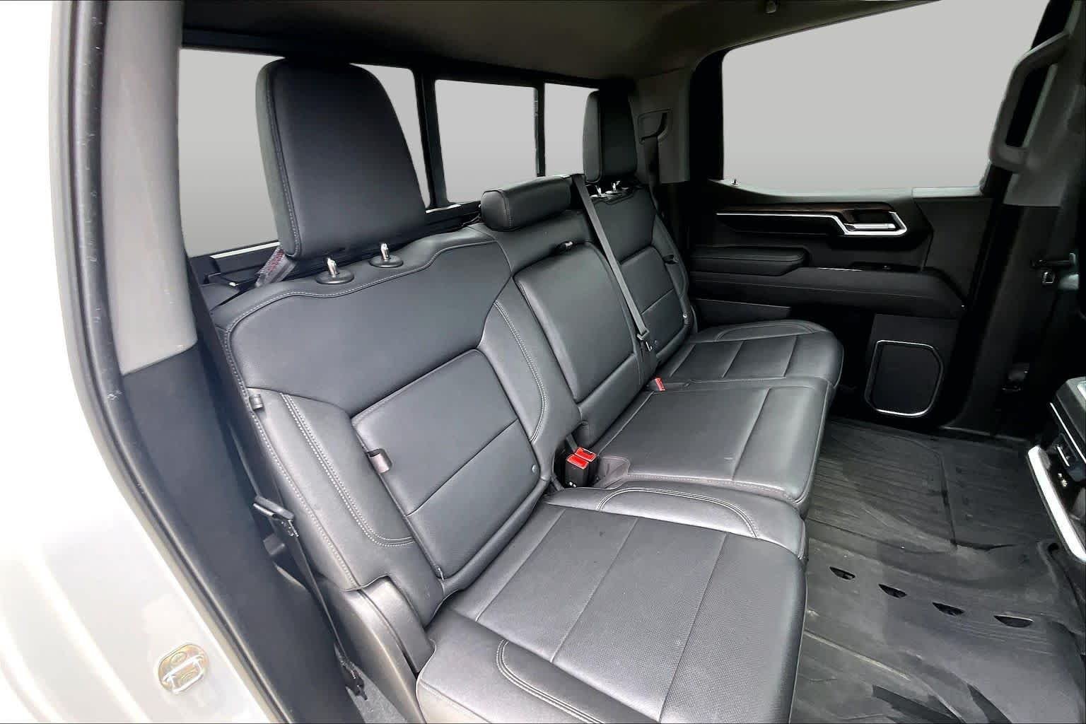 Used 2022 White Frost Tricoat GMC SLT image 20