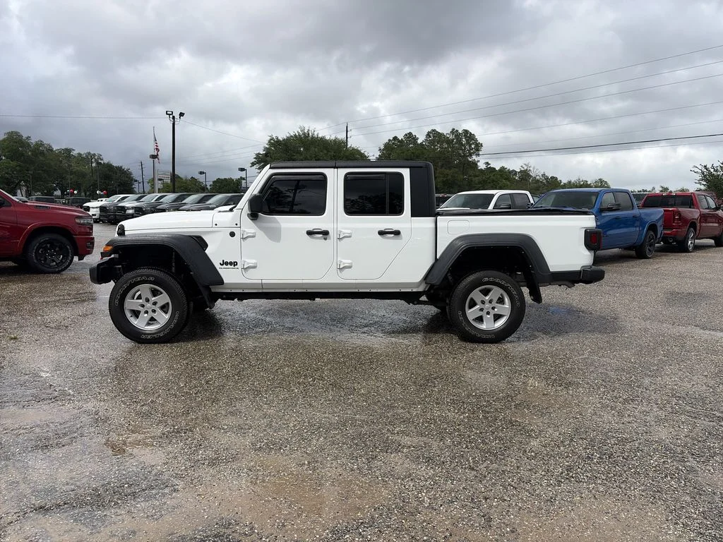 Used 2024 White Jeep Sport image 3