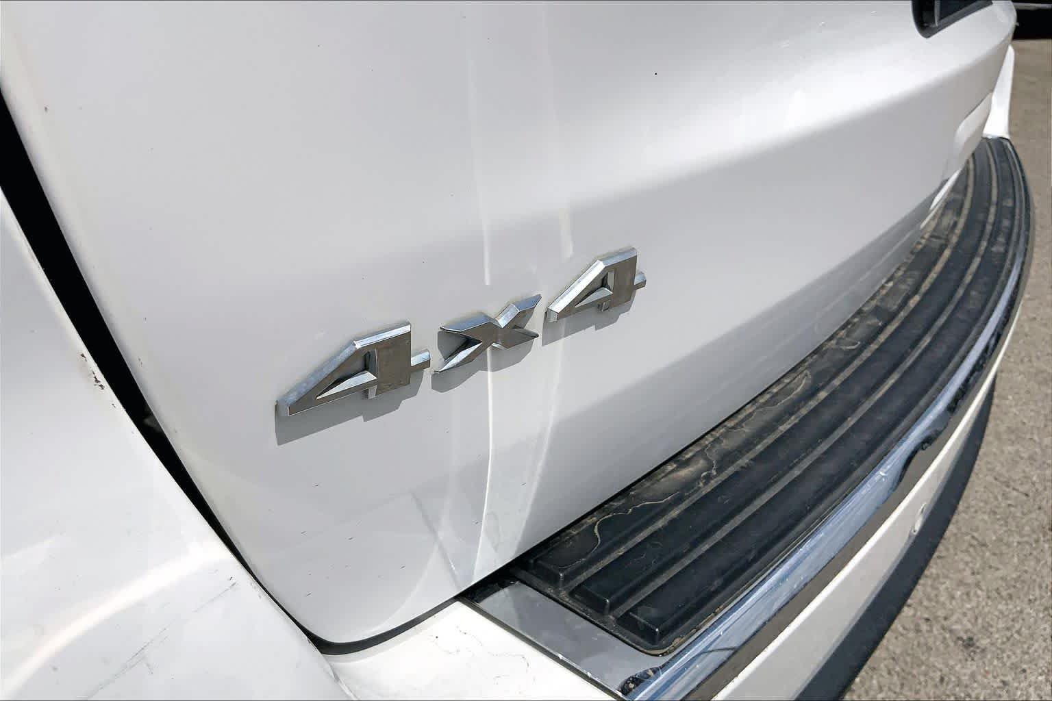 Used 2017 Bright White Clearcoat Jeep Limited image 10