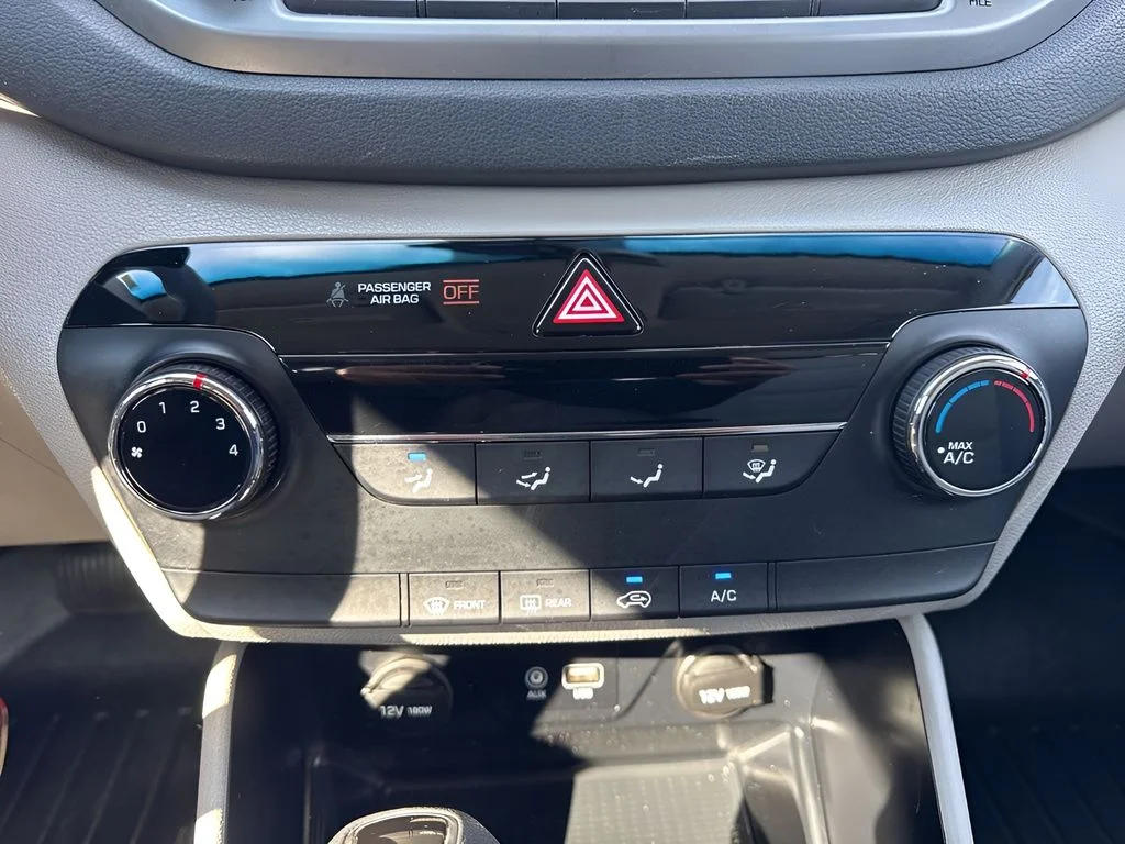 Used 2017 White Hyundai SE image 18