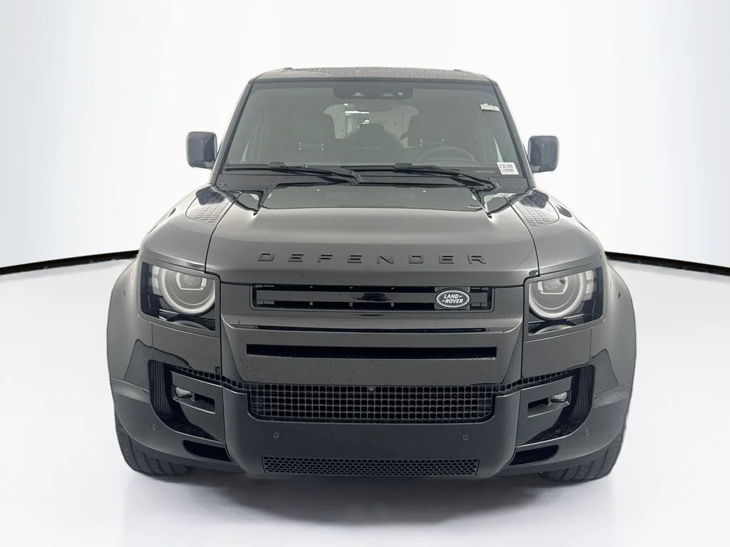 New 2026 Santorini Black Land Rover X-Dynamic SE image 2