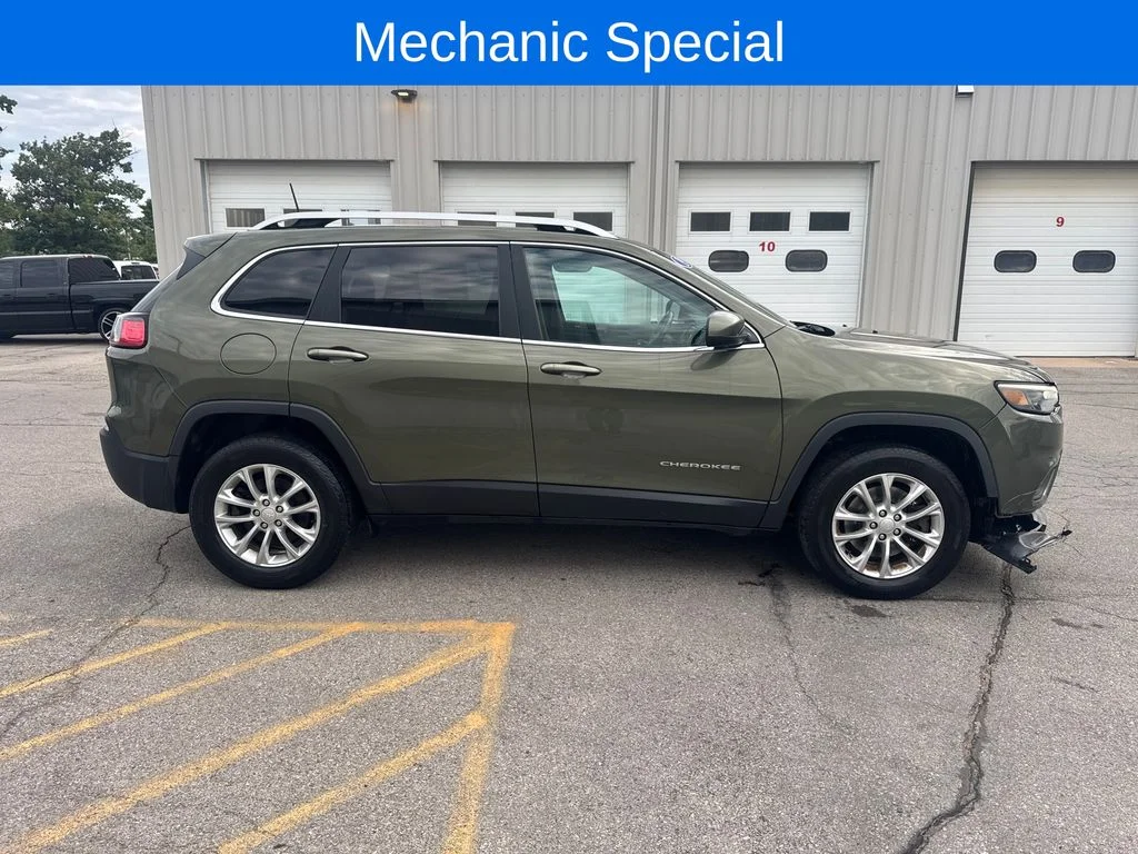 Used 2019 Green Jeep Latitude image 6