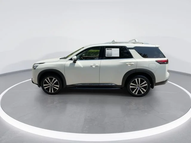 Used 2023 White Nissan Platinum image 5