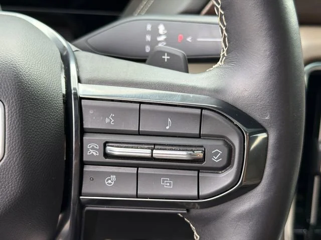 Used 2025 Onyx Black GMC Denali Ultimate image 27